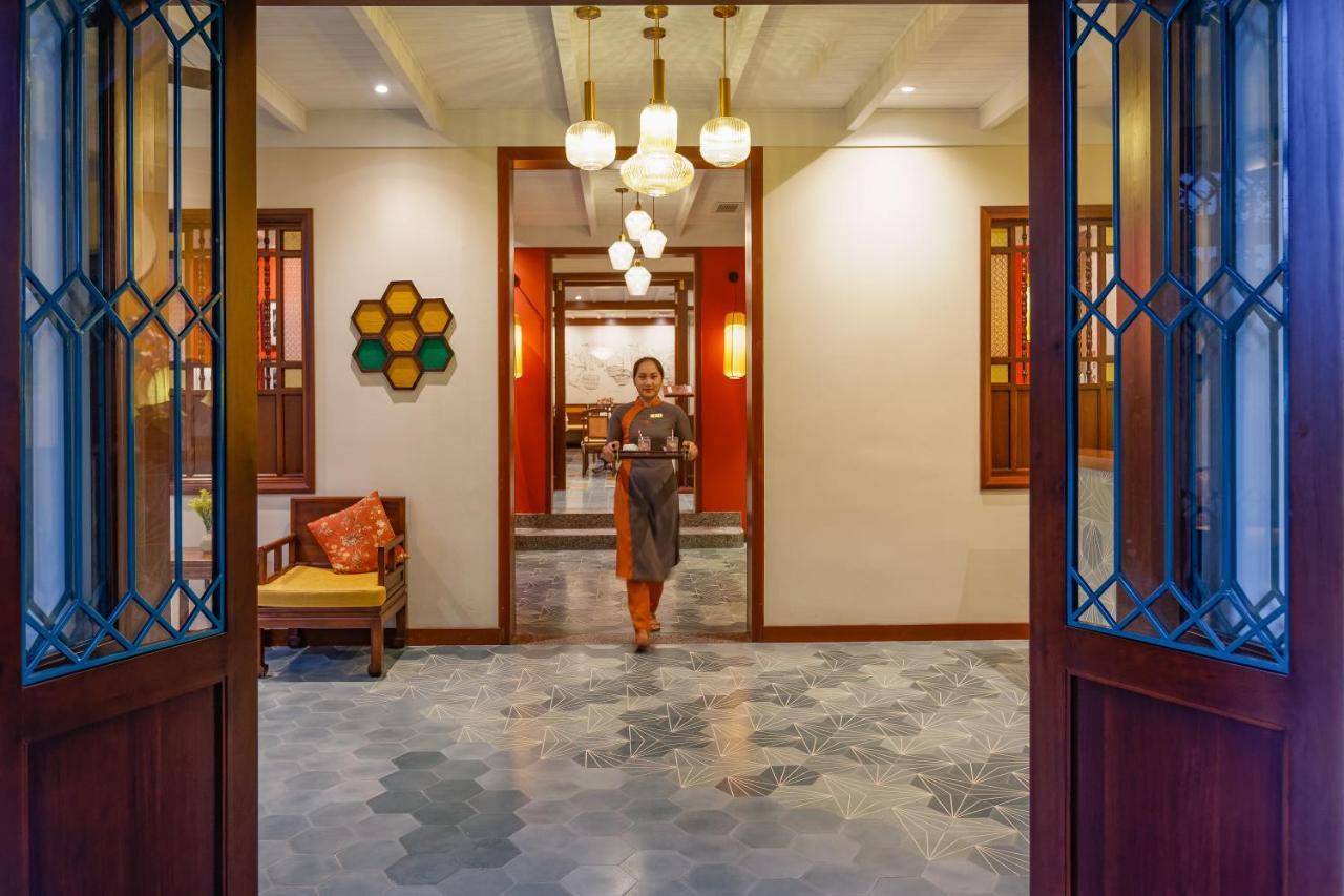 Cozy Savvy Boutique Hotel Hoi An Exteriér fotografie The interior of the hotel